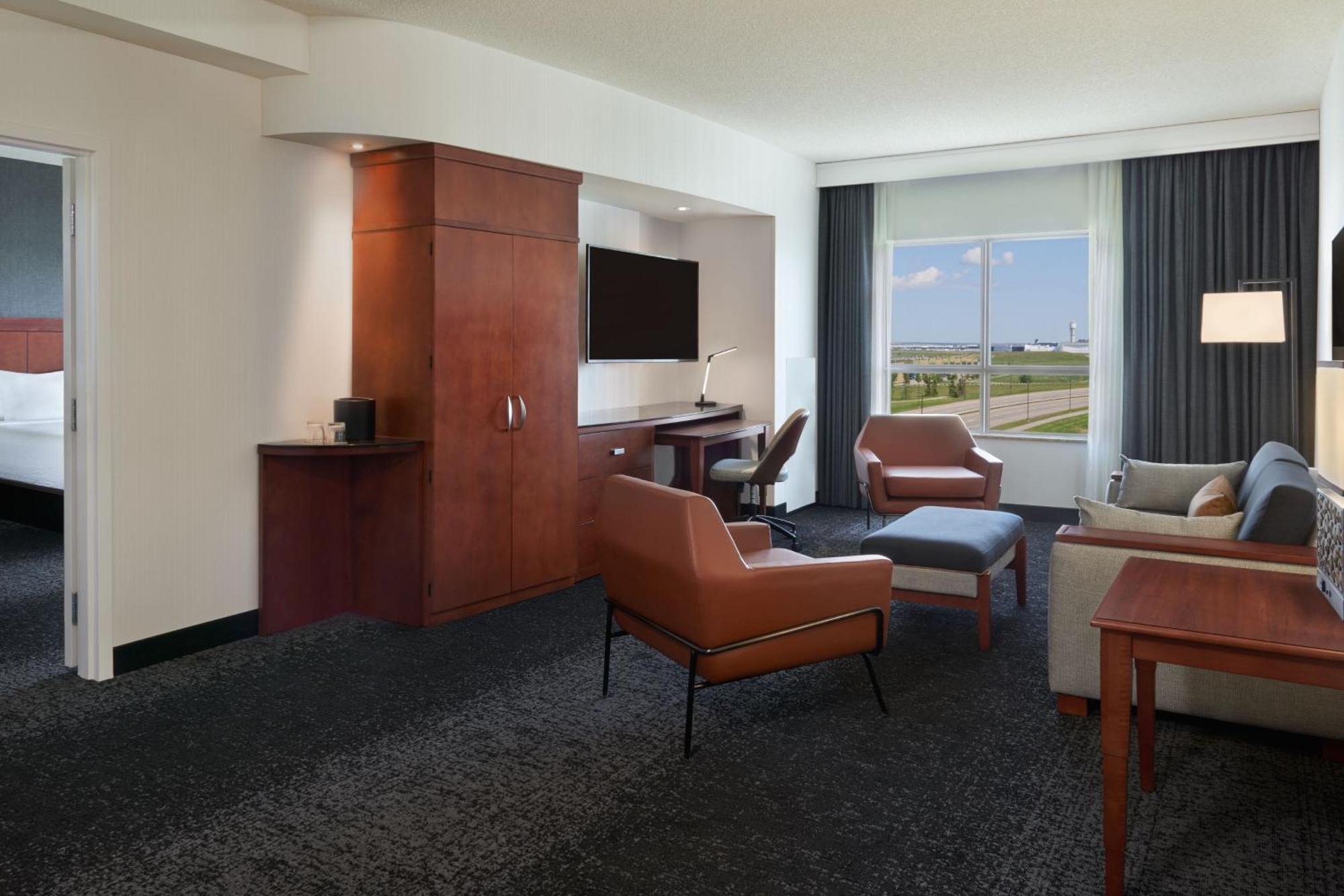 Hotel Courtyard By Marriott Calgary Airport Exterior foto