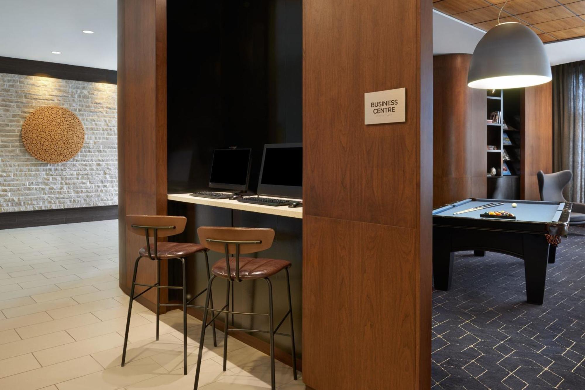 Hotel Courtyard By Marriott Calgary Airport Exterior foto