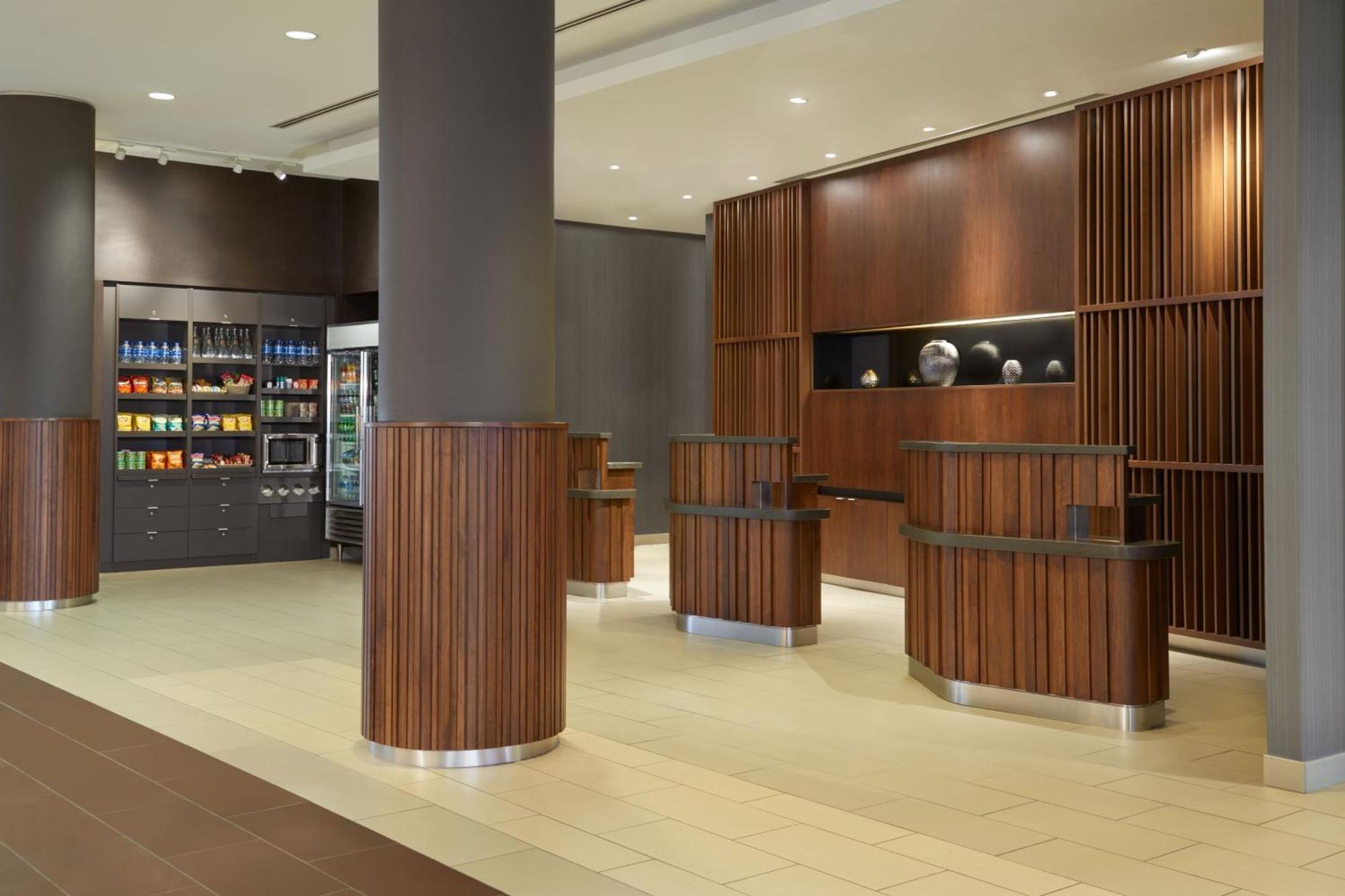 Hotel Courtyard By Marriott Calgary Airport Exterior foto